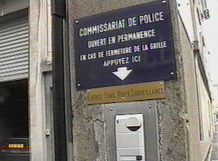 Police department. Sign: 'In case the window is closed, ring the bell.'