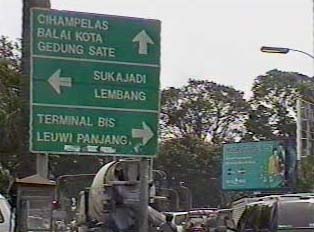 Bottom of directional sign indicates the way to the Leuwi Panjang bus station