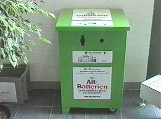 Battery container