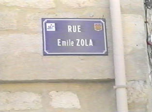 A street sign for Rue Emile Zola