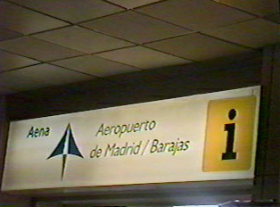 A sign directing people to the Madrid Airport