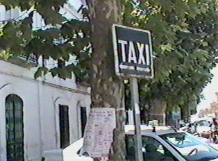 A black sign that reads 'taxi'